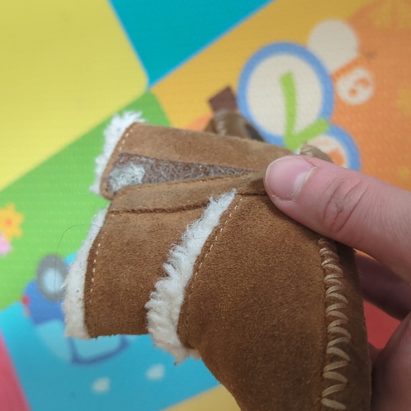 Infant size 5 uggs - Picture 4 of 5
